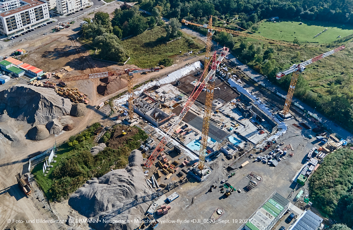 19.09.2021 - Aktuelle Luftbilder aus dem Alexisquartier und Pandion Verde in Neuperlach in München